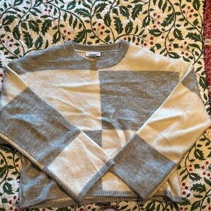 Faith & Zoe Women's Gray and White Sweater